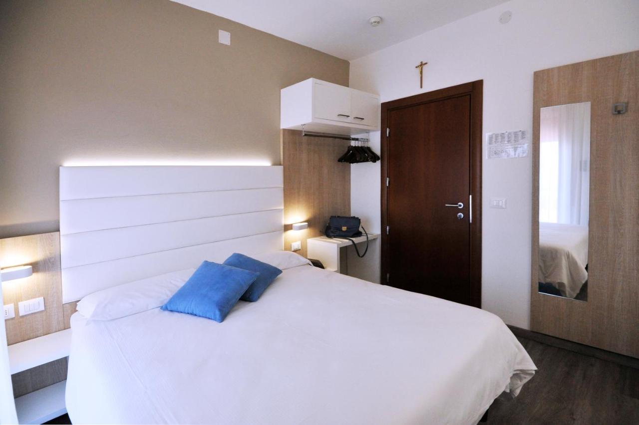 Hotel Etna Caorle Exterior photo