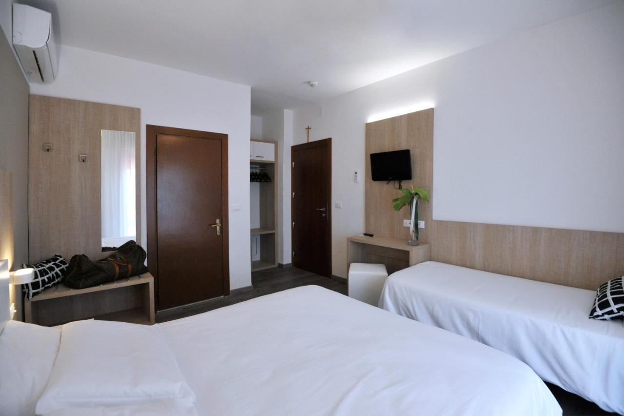 Hotel Etna Caorle Exterior photo