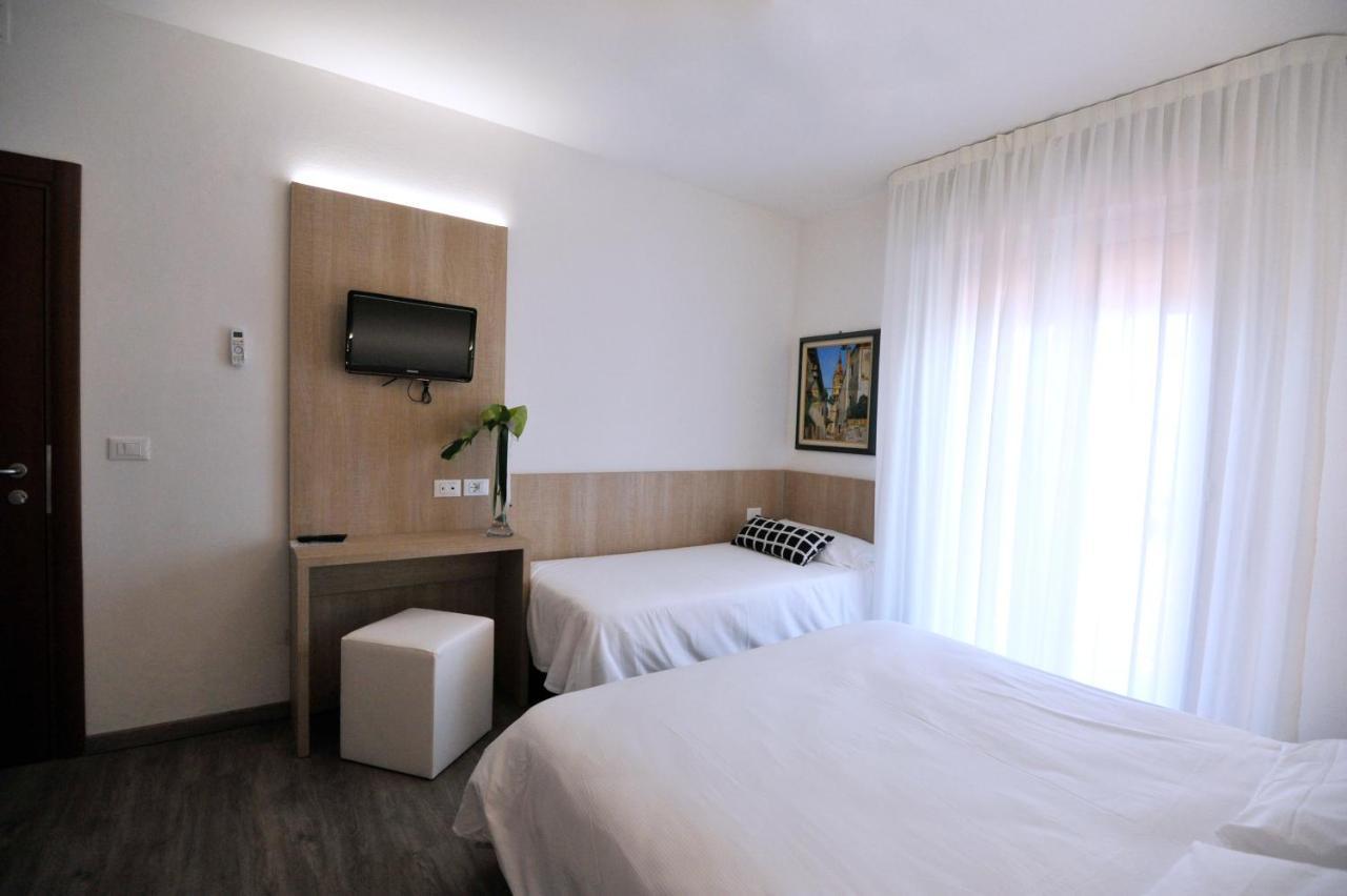 Hotel Etna Caorle Exterior photo
